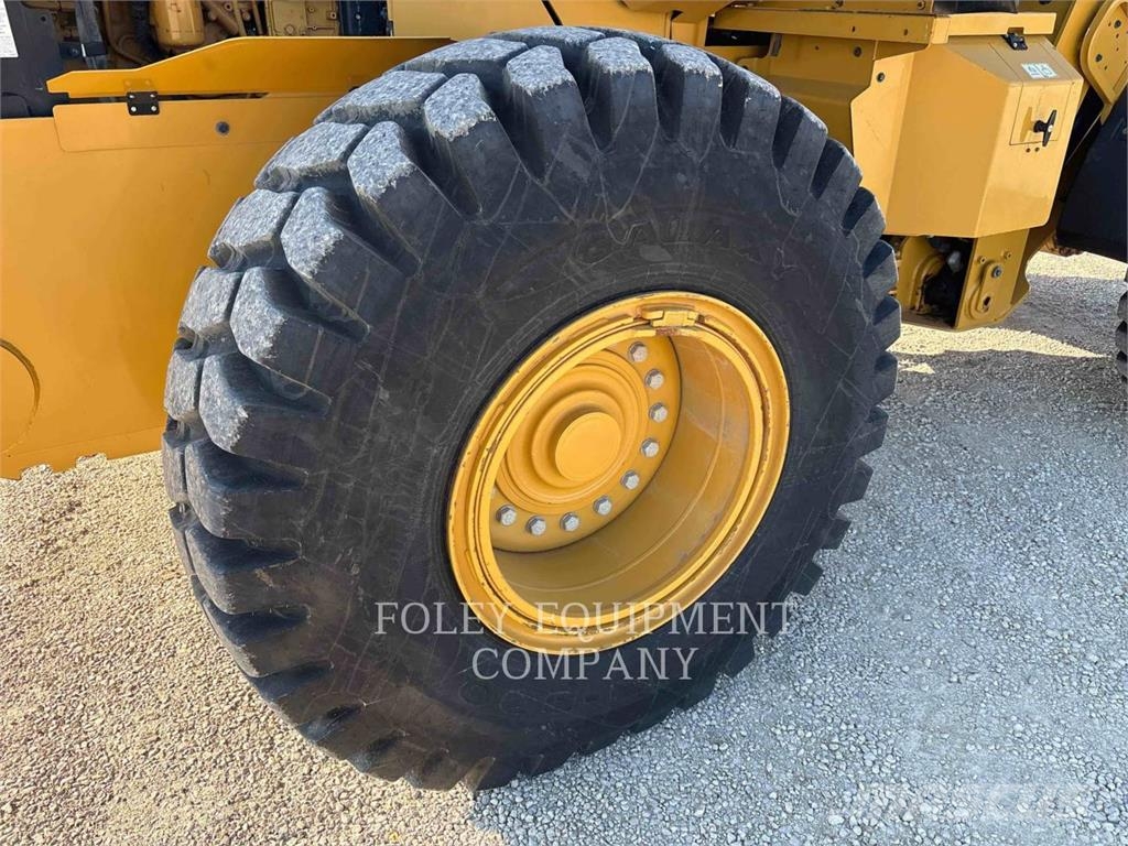 CAT 93814 لوادر بعجل
