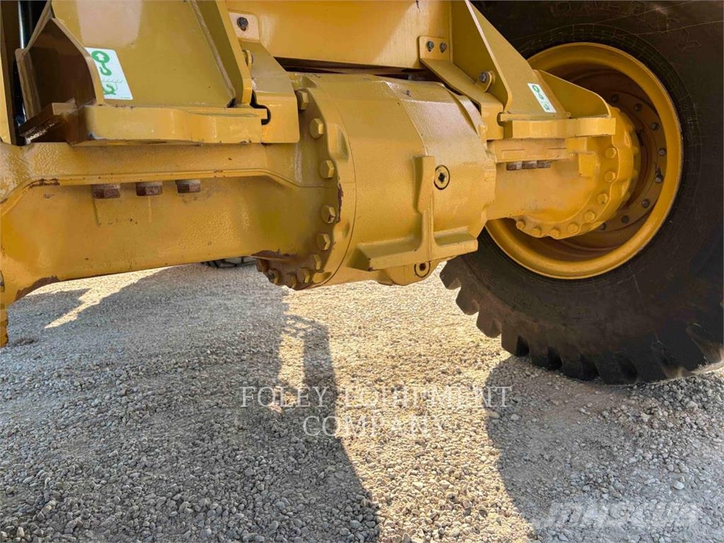 CAT 93814 لوادر بعجل