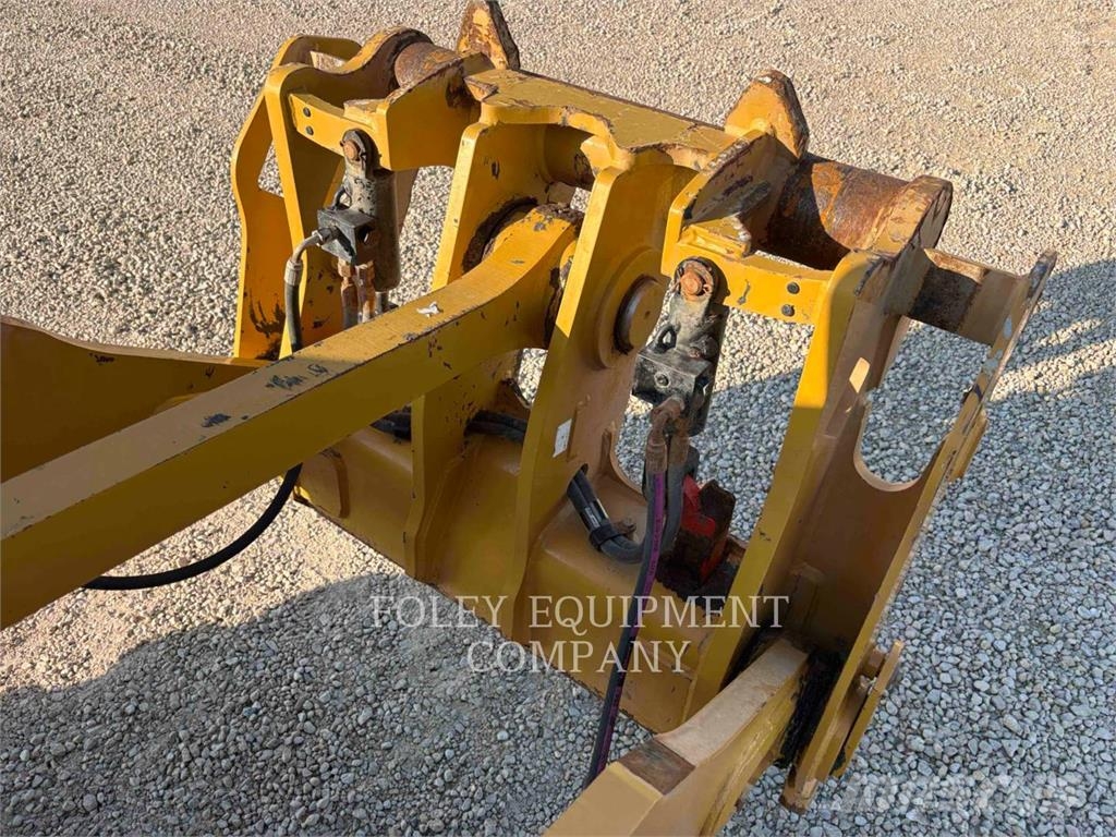 CAT 93814 لوادر بعجل
