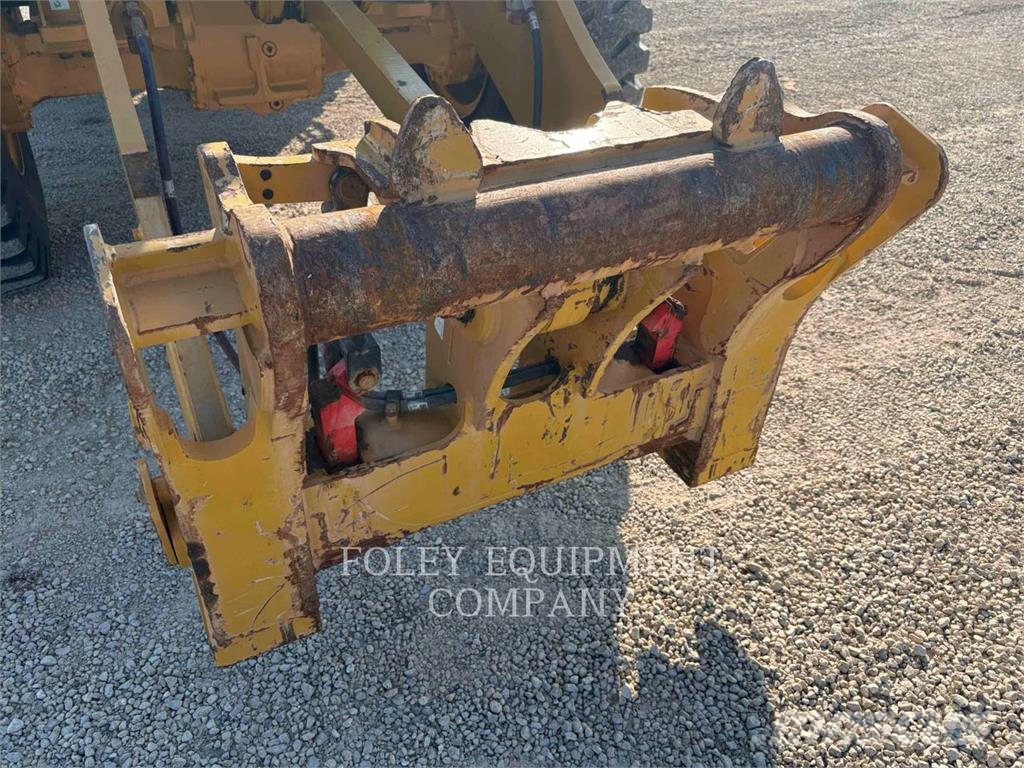 CAT 93814 لوادر بعجل