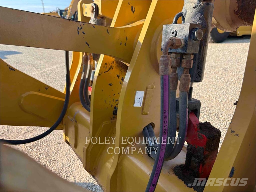 CAT 93814 لوادر بعجل