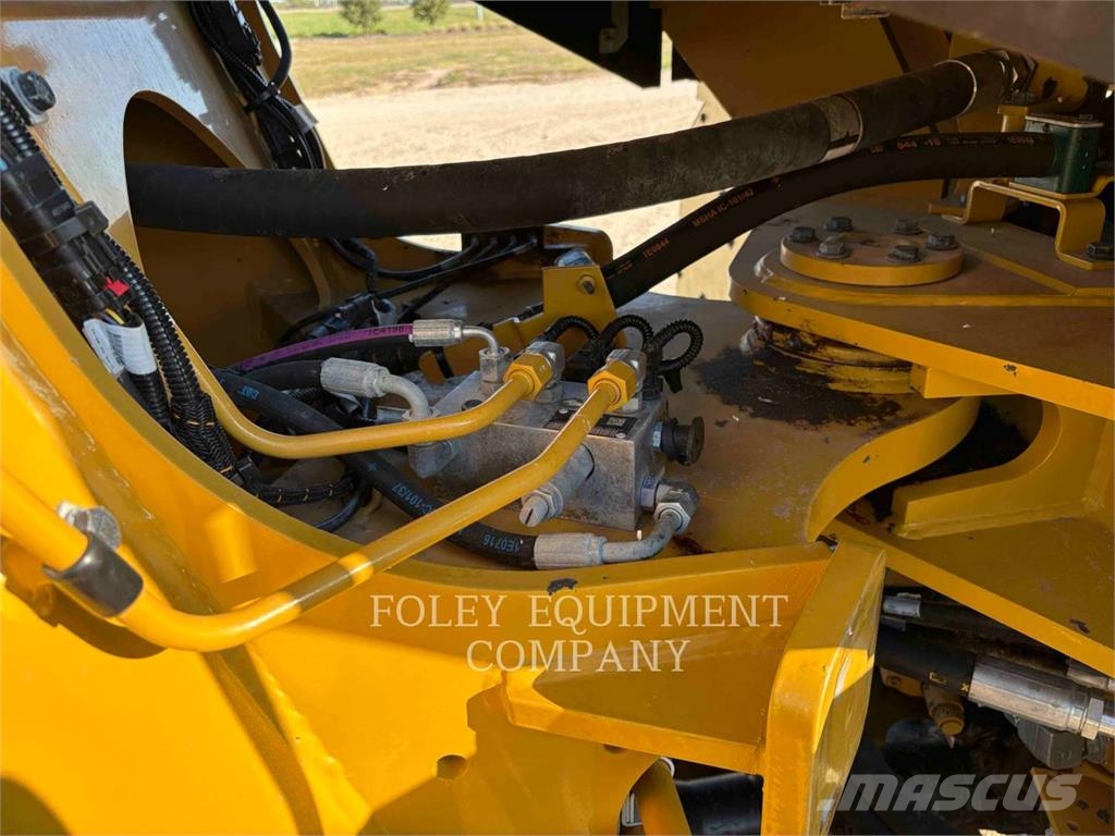 CAT 93814 لوادر بعجل