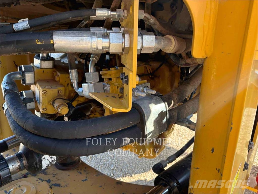 CAT 93814 لوادر بعجل