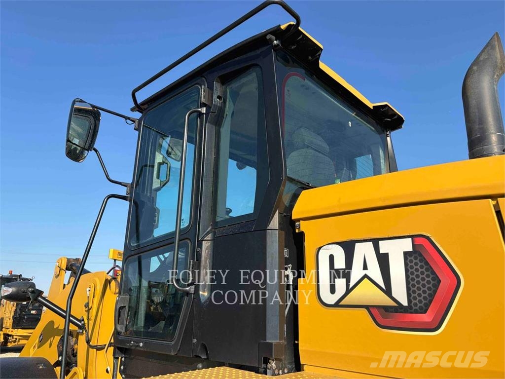 CAT 93814 لوادر بعجل