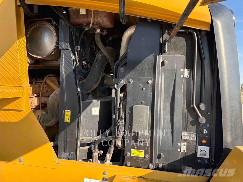 CAT 93814 لوادر بعجل
