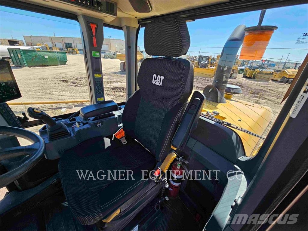 CAT 93814 Iekrāvēji uz riteņiem