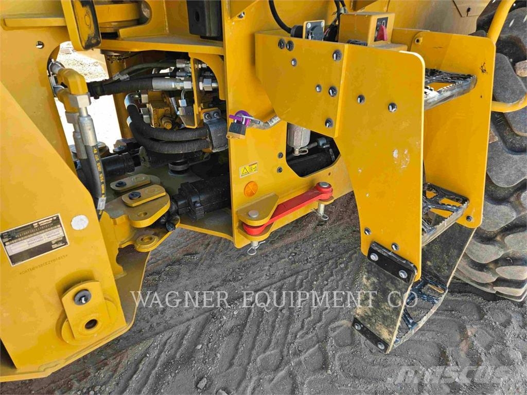 CAT 93814 Iekrāvēji uz riteņiem