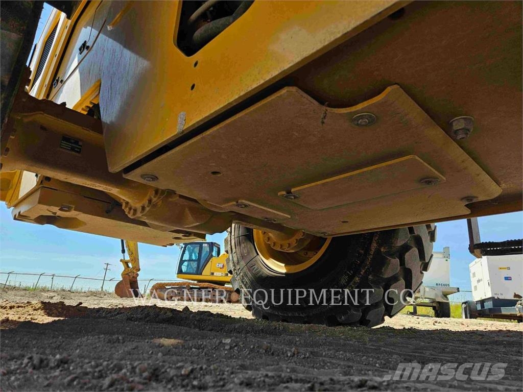 CAT 93814 Iekrāvēji uz riteņiem