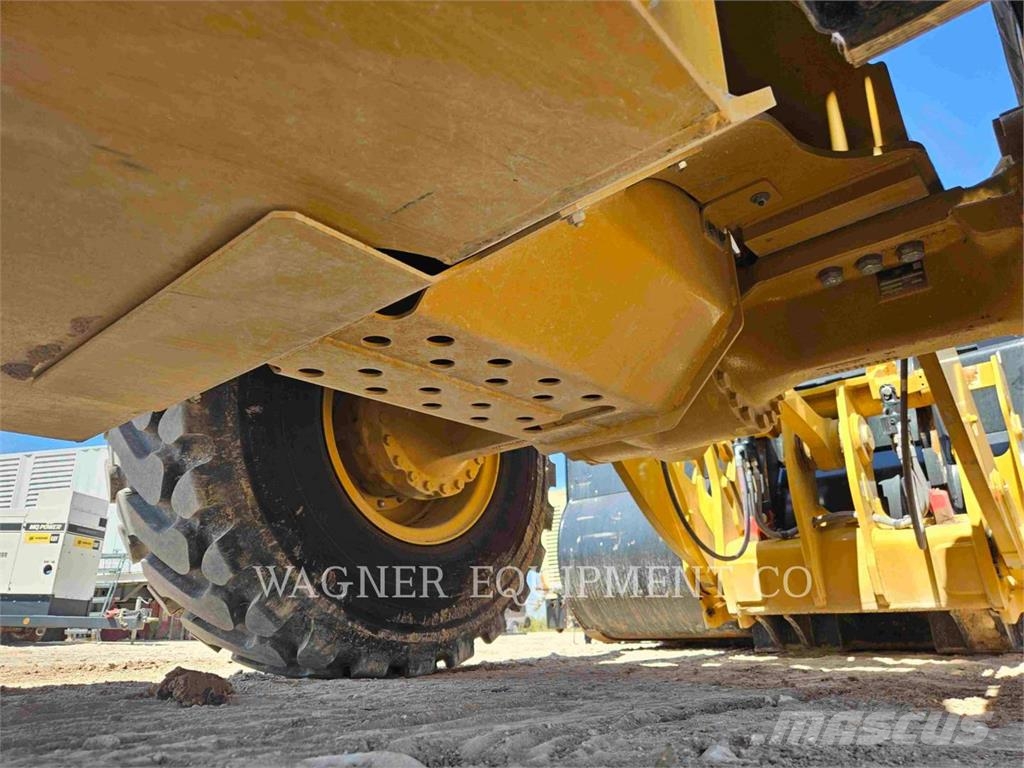 CAT 93814 Iekrāvēji uz riteņiem