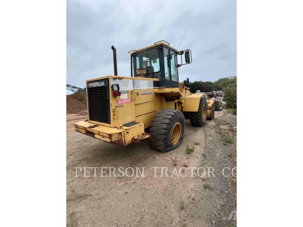 CAT 938F Iekrāvēji uz riteņiem