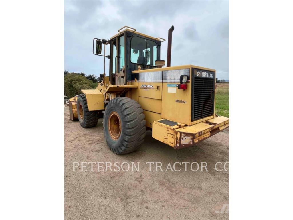 CAT 938F Iekrāvēji uz riteņiem