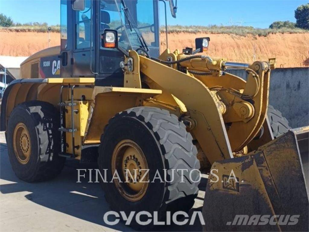 CAT 938H لوادر بعجل