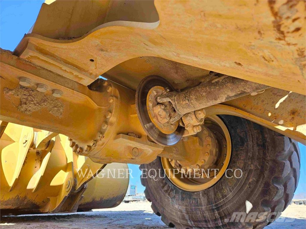 CAT 938M 휠로우더
