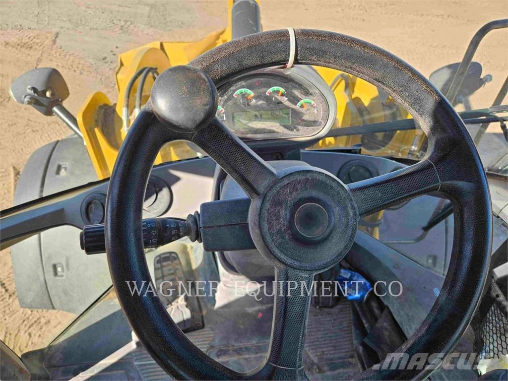CAT 938M 휠로우더