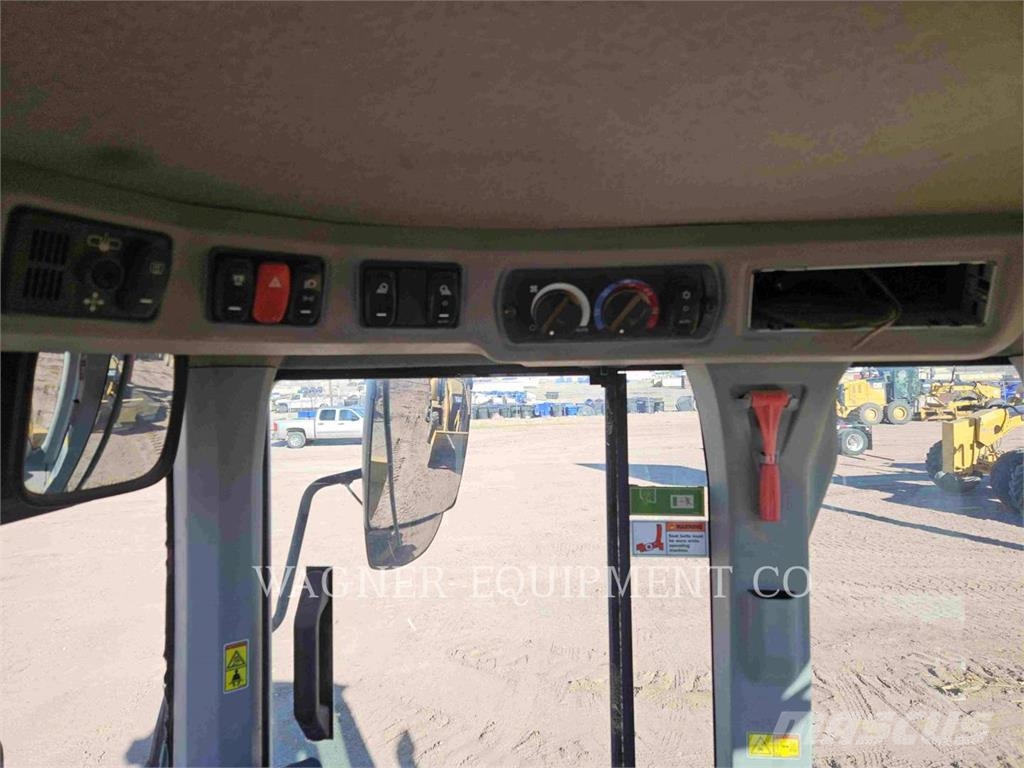 CAT 938M 휠로우더