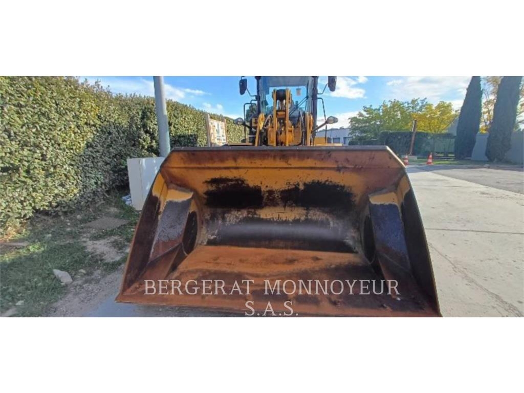 CAT 938M Kolesni nakladalci