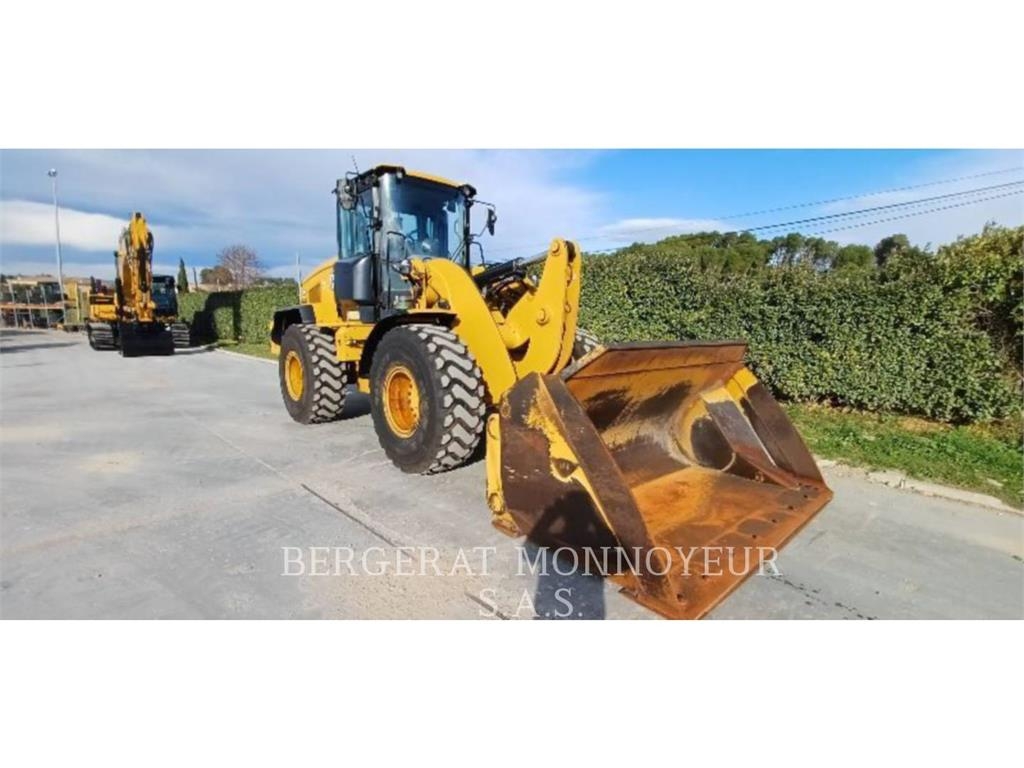 CAT 938M Kolesni nakladalci