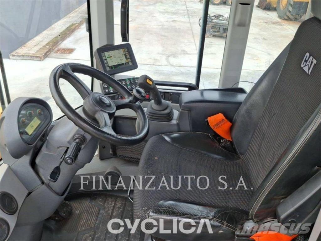CAT 938M Ładowarki kołowe