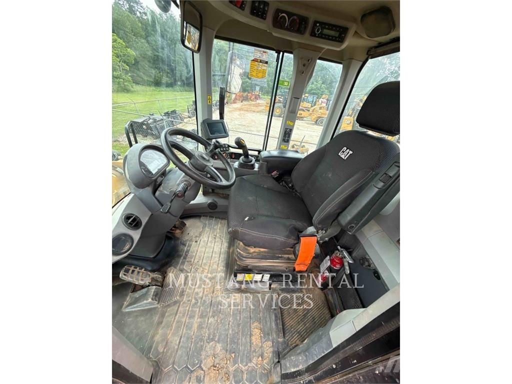CAT 938M Rataslaadurid