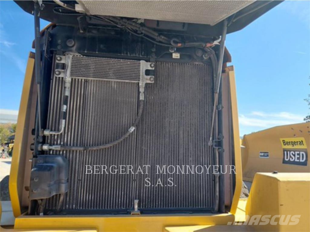 CAT 938M Pale gommate