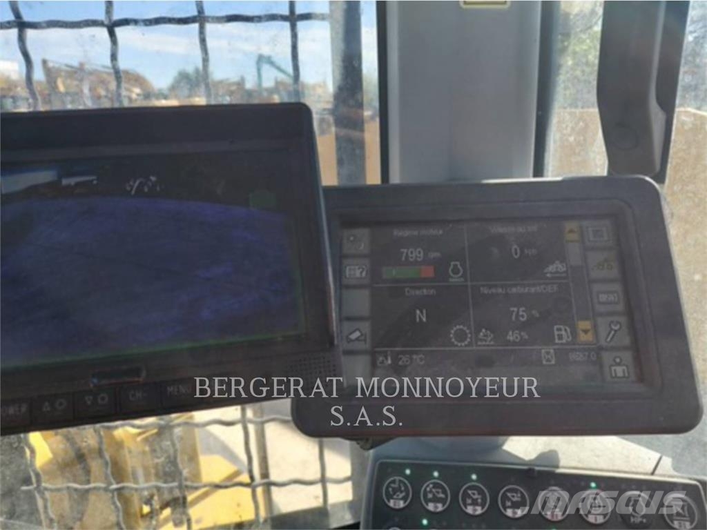 CAT 938M Pale gommate