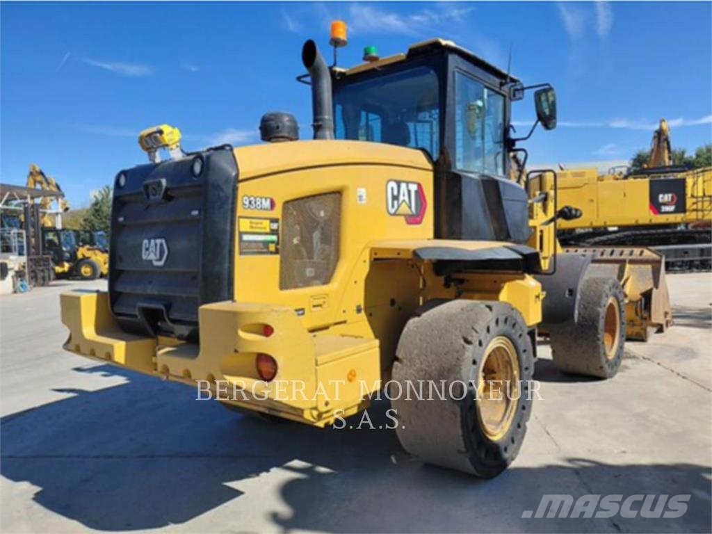 CAT 938M Pale gommate