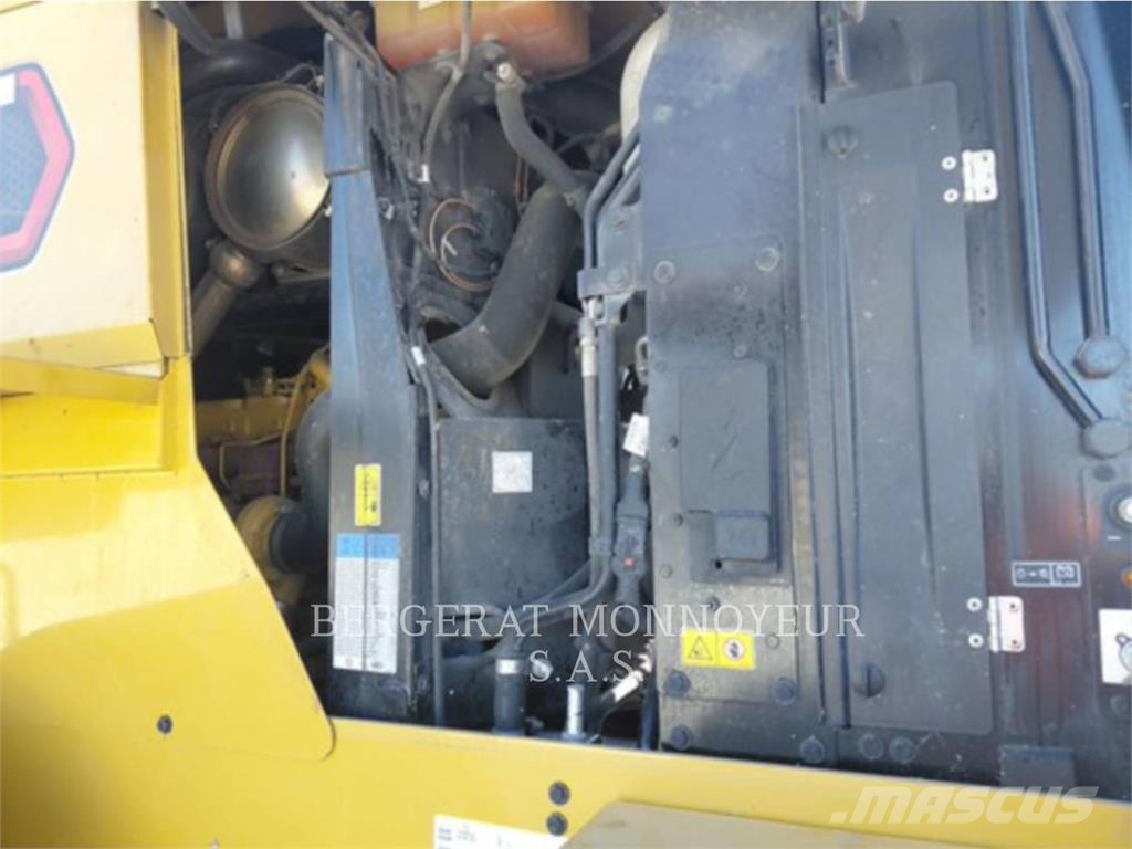 CAT 938M Pale gommate