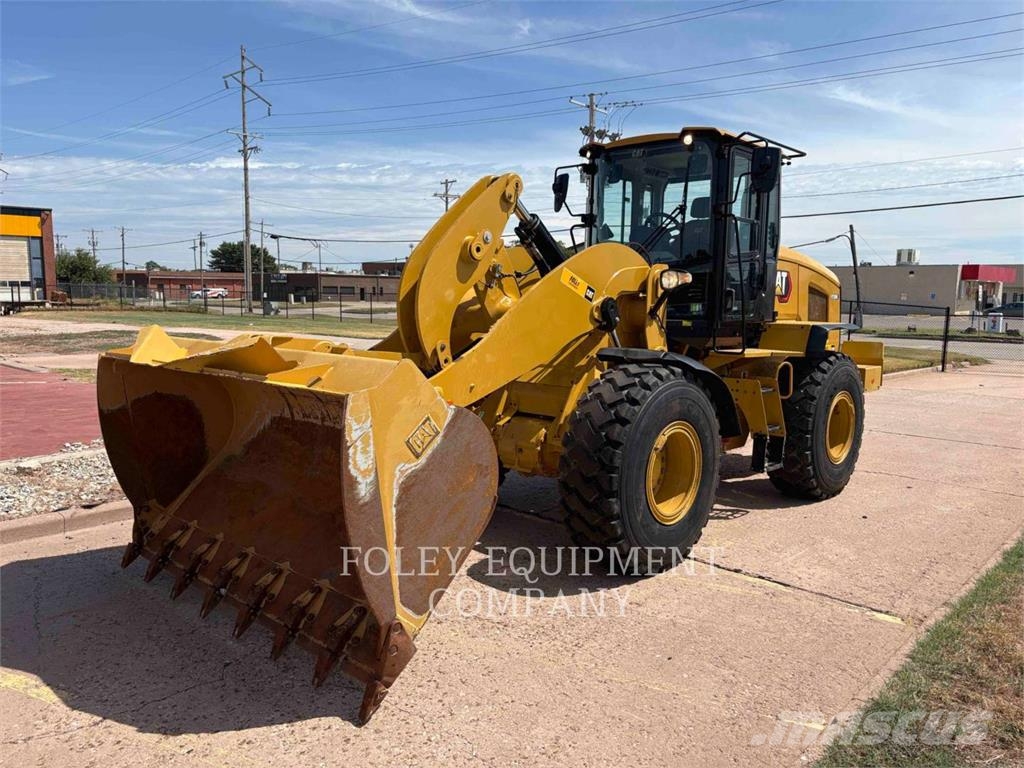 CAT 938M Kolesové nakladače