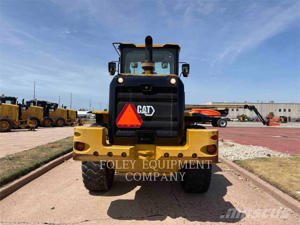 CAT 938M Kolesové nakladače