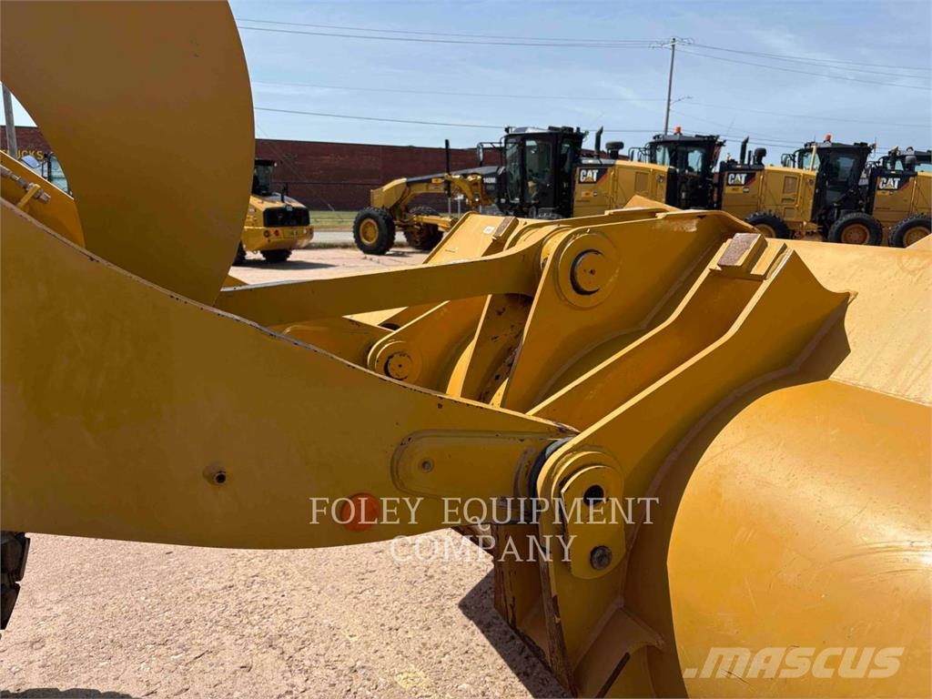 CAT 938M Kolesové nakladače
