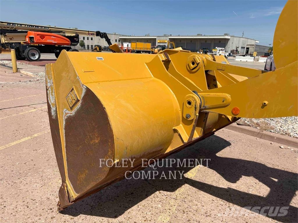 CAT 938M Kolesové nakladače