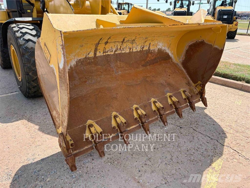 CAT 938M Kolesové nakladače