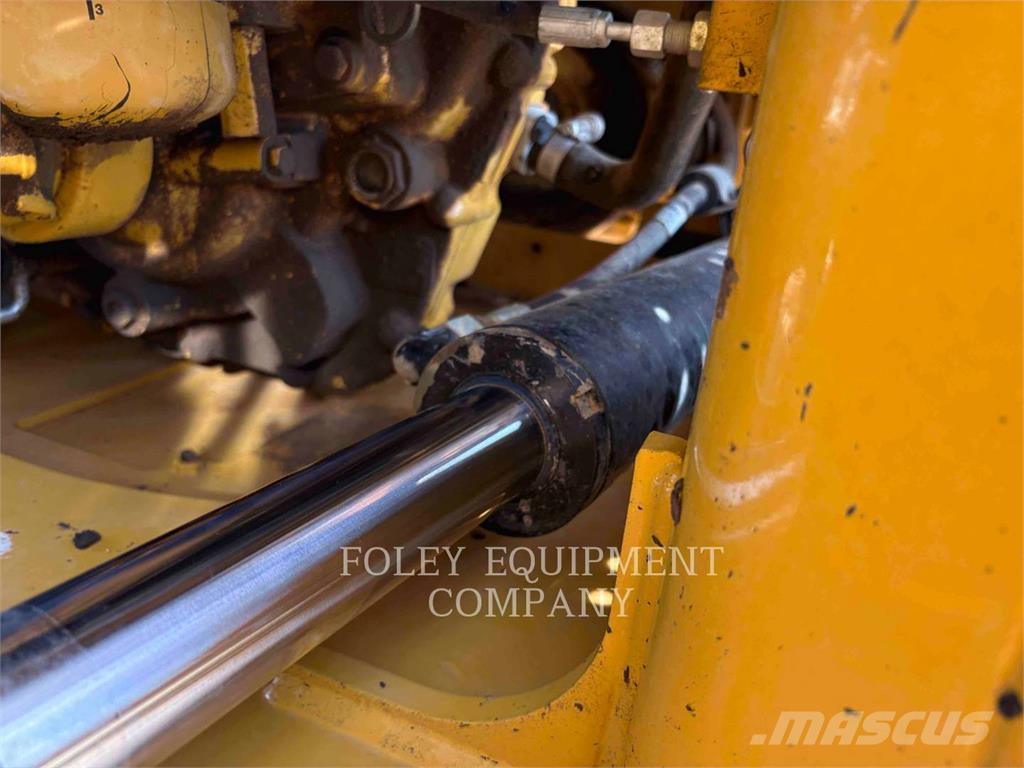 CAT 938M Kolesové nakladače