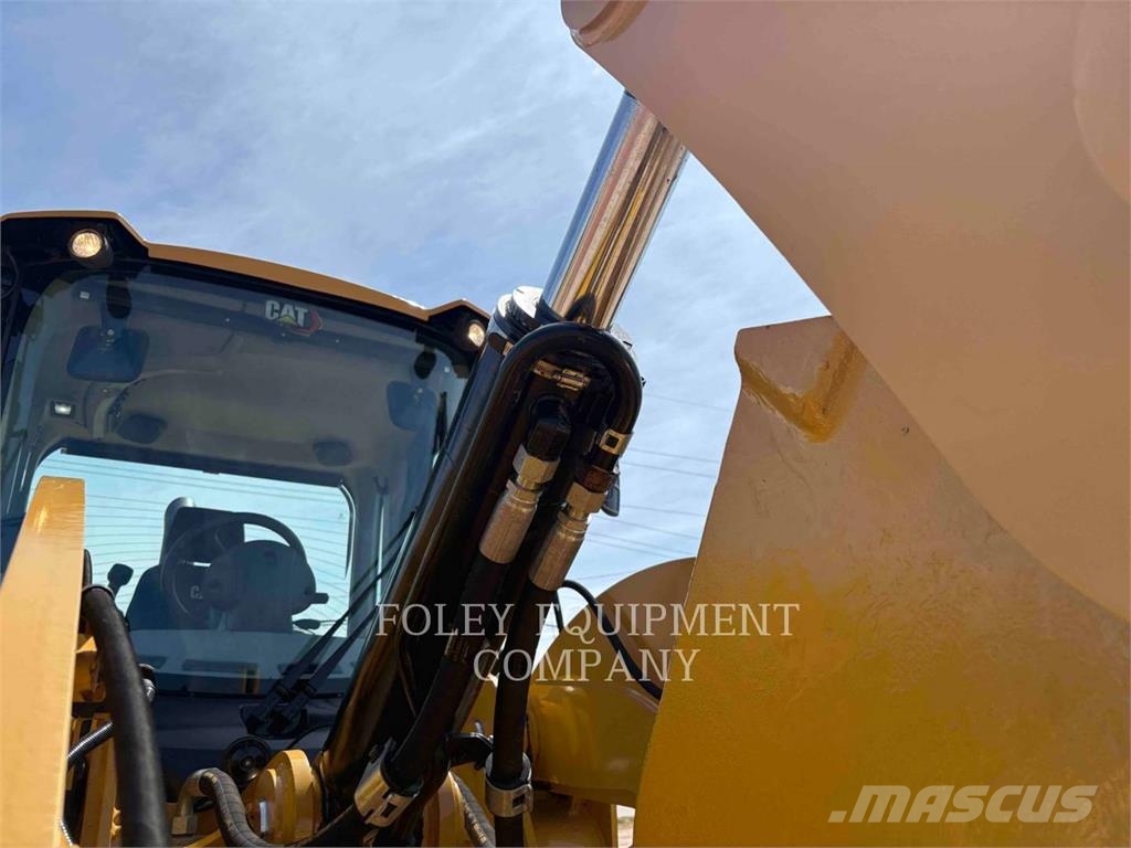 CAT 938M Kolesové nakladače