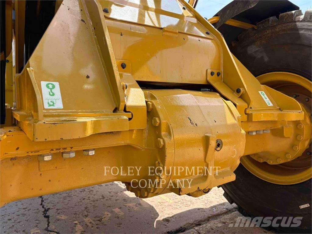 CAT 938M Kolesové nakladače