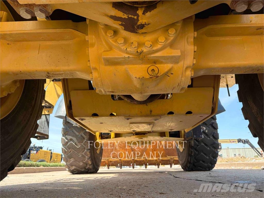 CAT 938M Kolesové nakladače