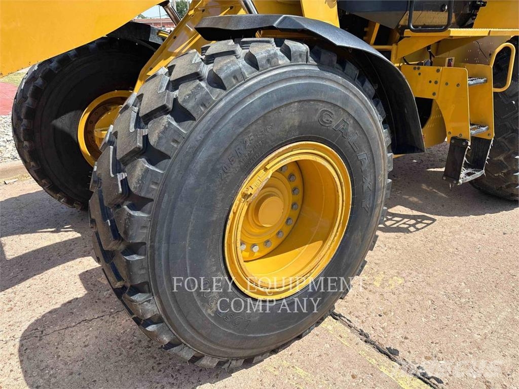 CAT 938M Kolesové nakladače