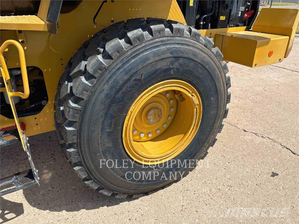 CAT 938M Kolesové nakladače
