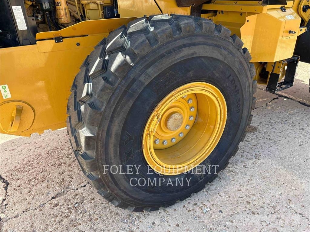 CAT 938M Kolesové nakladače