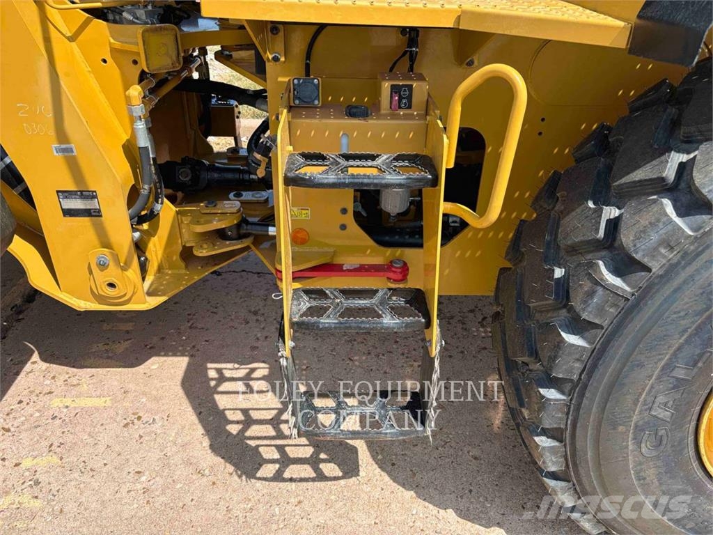 CAT 938M Kolesové nakladače