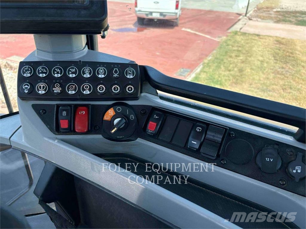 CAT 938M Kolesové nakladače