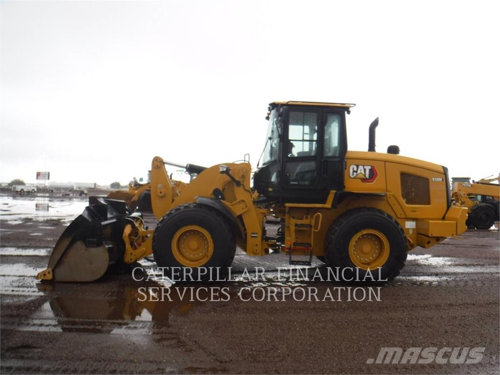 CAT 938M Pale gommate