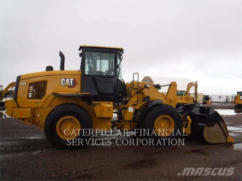 CAT 938M Pale gommate