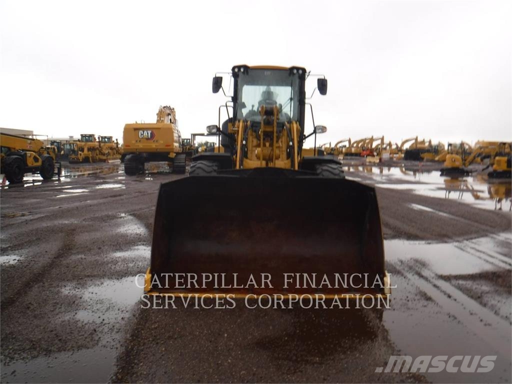 CAT 938M Pale gommate