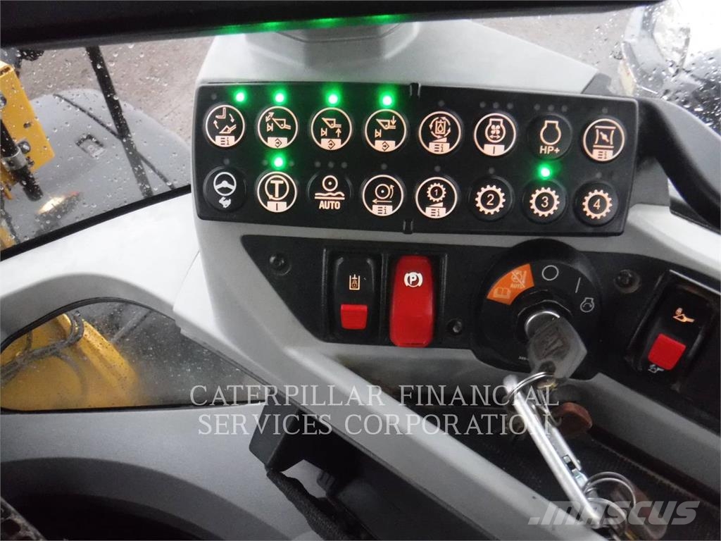 CAT 938M Pale gommate