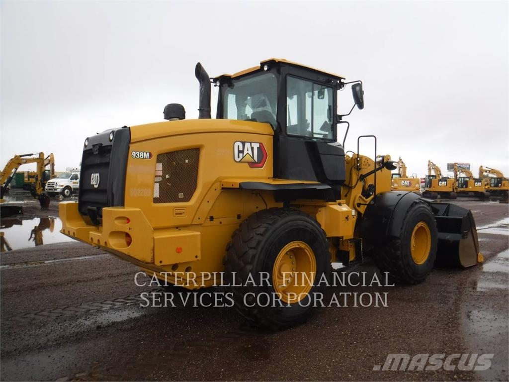CAT 938M Pale gommate