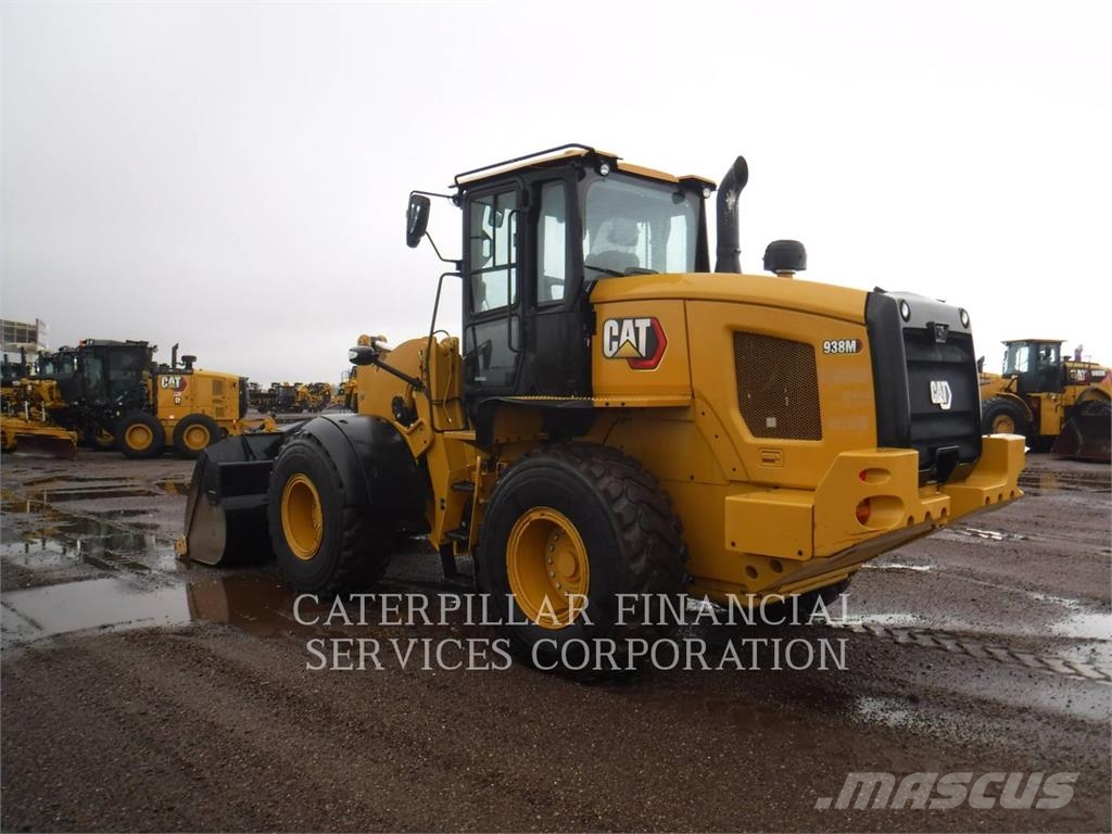 CAT 938M Pale gommate