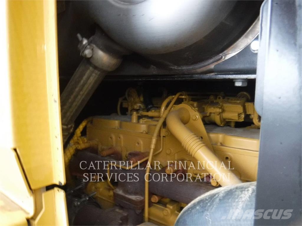 CAT 938M Pale gommate