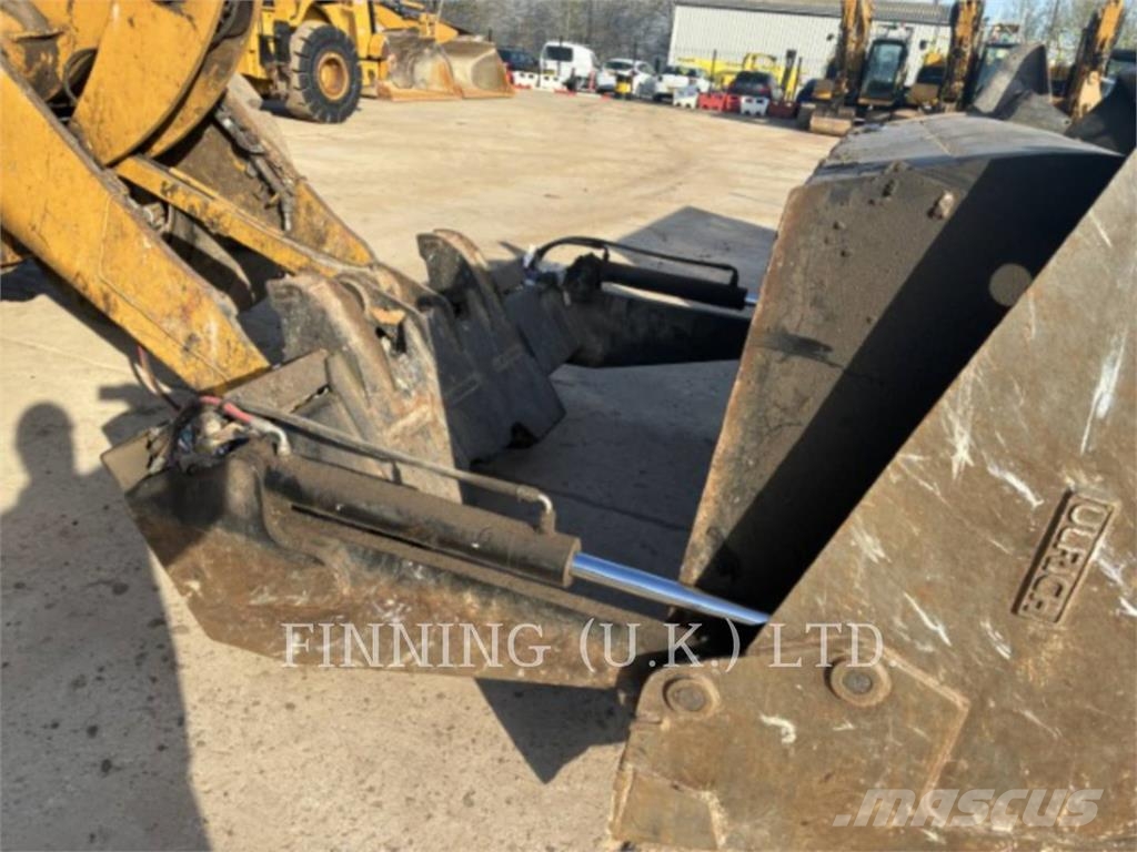 CAT 938M Iekrāvēji uz riteņiem