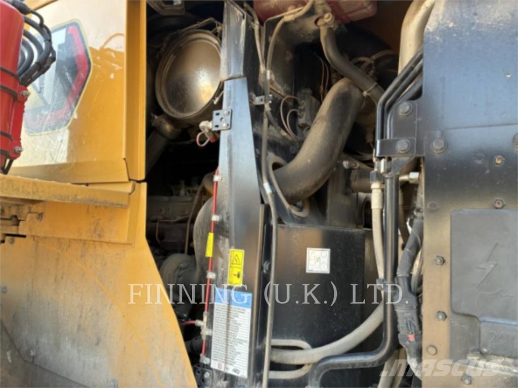 CAT 938M Iekrāvēji uz riteņiem